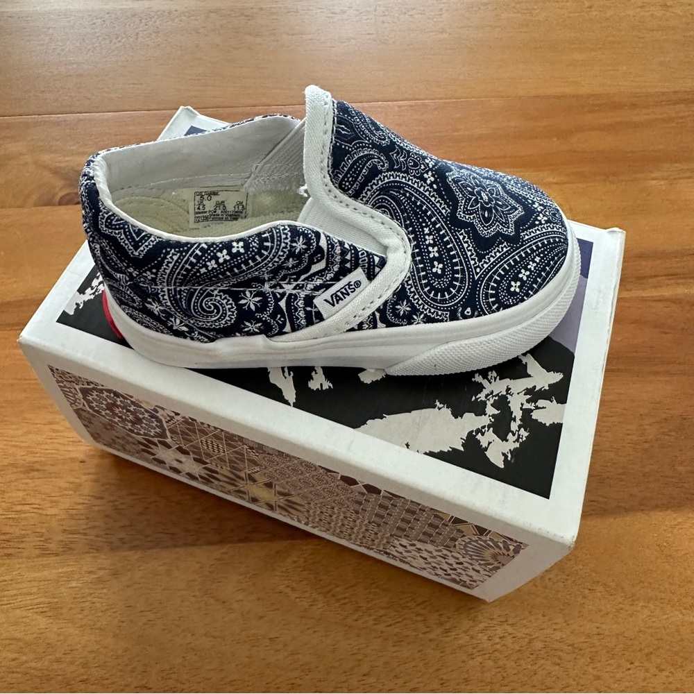 VANS x KITH SLIP ON - Size 5C